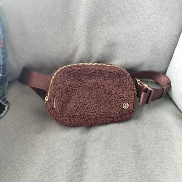 Lululemon Everywhere Fleece Belt Bag 1L Brown Earth/Gold - Picture 1 of 8
